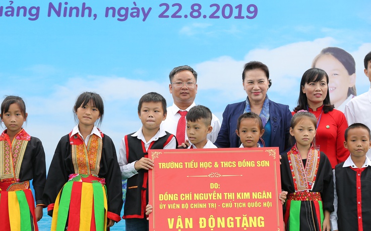 Chủ tịch Quốc hội tặng trường học mới cho huyện vùng cao Quảng Ninh
