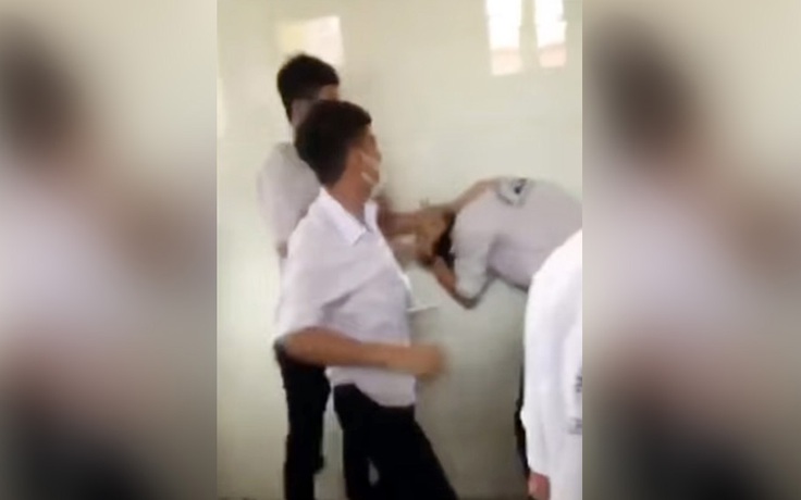 Một hiệu trưởng bị 'phê bình nghiêm khắc' vì để học sinh đánh nhau trong trường