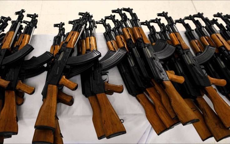 Sau súng Trung Quốc, Philippines lại sắp nhận AK-47 từ Nga