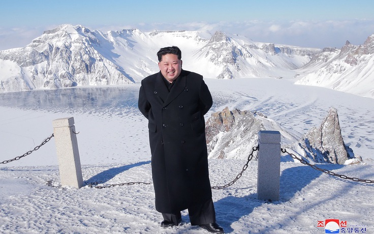 Ông Kim Jong-un leo lên đỉnh núi thiêng để làm gì?