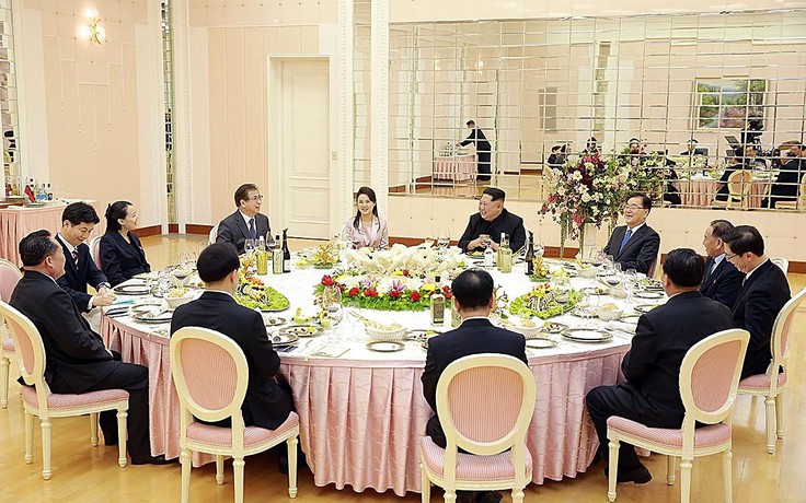 Quan chức Hàn Quốc khen ông Kim Jong-un là người chồng dễ chịu