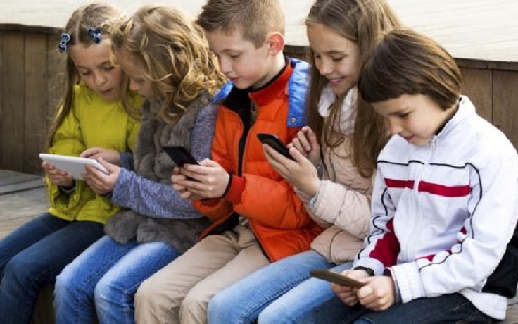 Nhiều học sinh ủng hộ cấm dùng điện thoại thông minh trong trường