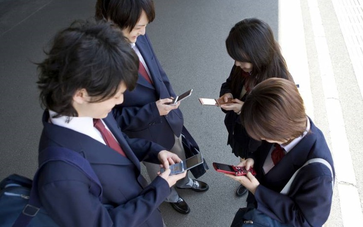 Gần 70% giới trẻ Nhật cảm thấy căng thẳng từ cái nhìn của người khác