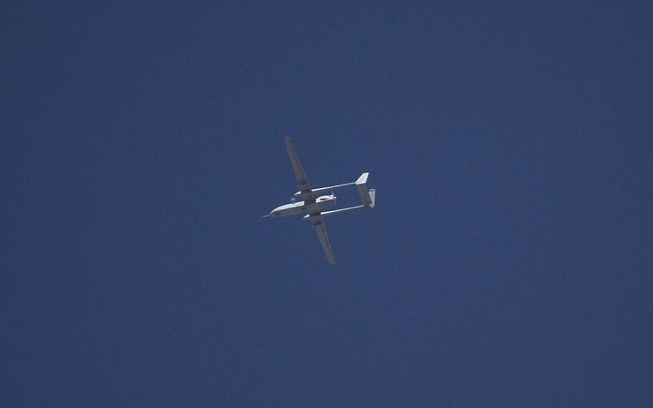 Li Băng, Syria nói bắn hạ máy bay không người lái, tên lửa Israel