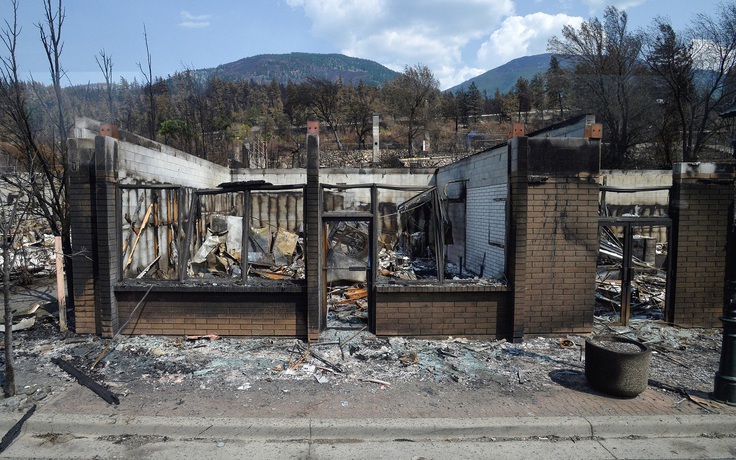 Cháy rừng 'xóa sổ hoàn toàn’ một thị trấn ở Canada