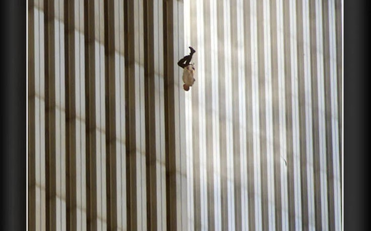 Vụ khủng bố 11.9: Ám ảnh ‘người đàn ông đang rơi’