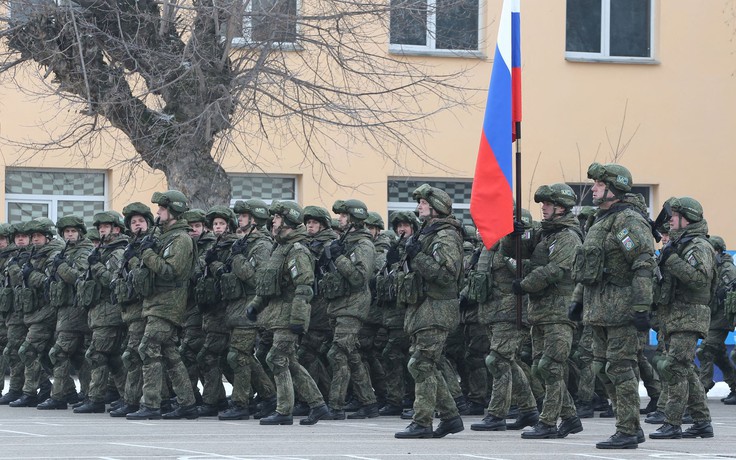 Liên minh do Nga dẫn đầu nói có thể điều lượng lớn binh sĩ đến đông Ukraine
