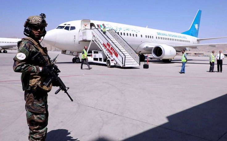 Taliban cấm phụ nữ Afghanistan đi máy bay nếu không có đàn ông hộ tống?