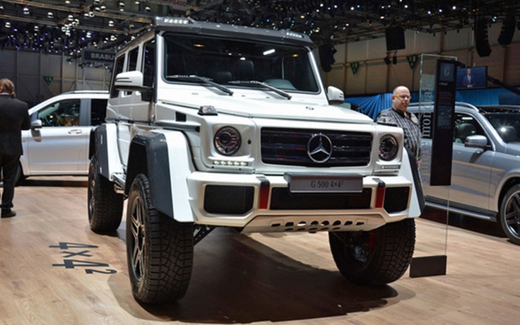 Mercedes G500 4x4 có giá ngang siêu xe Ferrari