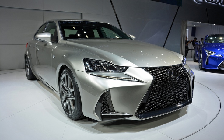 Lexus hé lộ sedan hạng sang IS mới rất ‘ngầu’