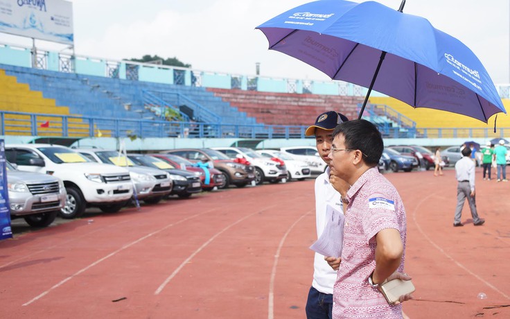 Người Sài Gòn ra chợ săn xe bất chấp nắng nóng