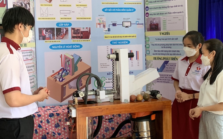 Máy hút dịch chanh dây của hai học sinh dự thi quốc tế