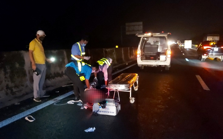 Một người đi bộ trên cao tốc TP.HCM - Trung Lương bị xe khách tông tử vong