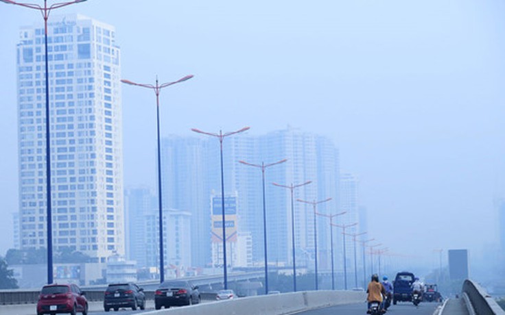 Nhiều người Sài Gòn cay mắt trong sương mù ngày hôm qua, vì sao?