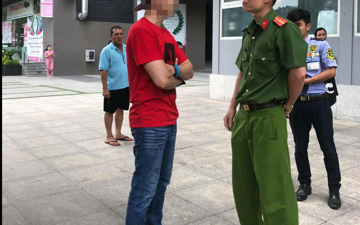 Việt kiều dắt chó đi dạo xúc phạm bác bảo vệ bị phạt 700 ngàn đồng