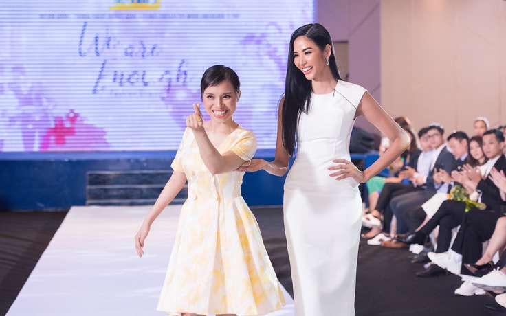 Liệt nửa người, 9X ung thư máu vẫn tự tin tỏa sáng trên sàn catwalk cùng Á hậu