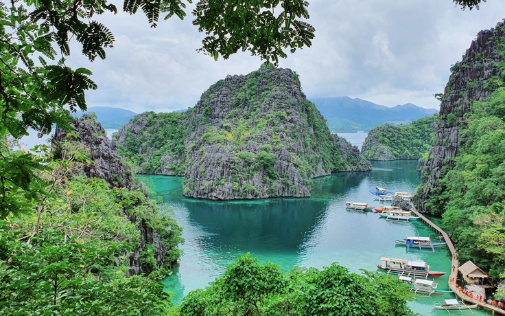 Du lịch Philippines, người Việt khám phá hồ nước Kayangan trong veo, không một cọng rác