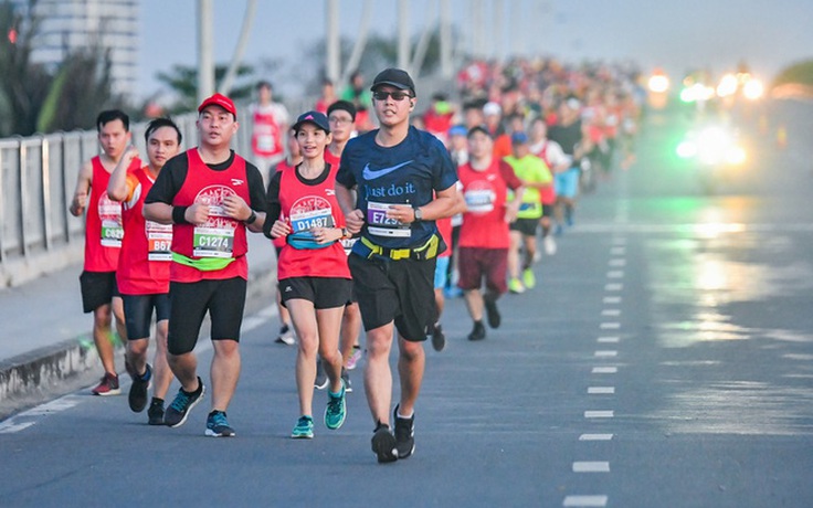 Gần 13.000 vận động viên chạy marathon qua nhiều điểm du lịch của TP.HCM
