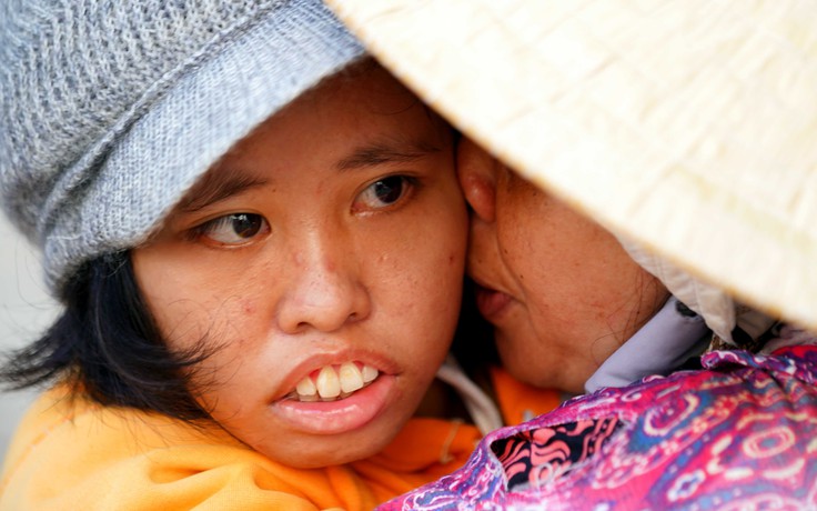 Chuyến 'du lịch' Sài Gòn trên xe đạp của người con gái 21 năm chưa thể 'gọi mẹ'
