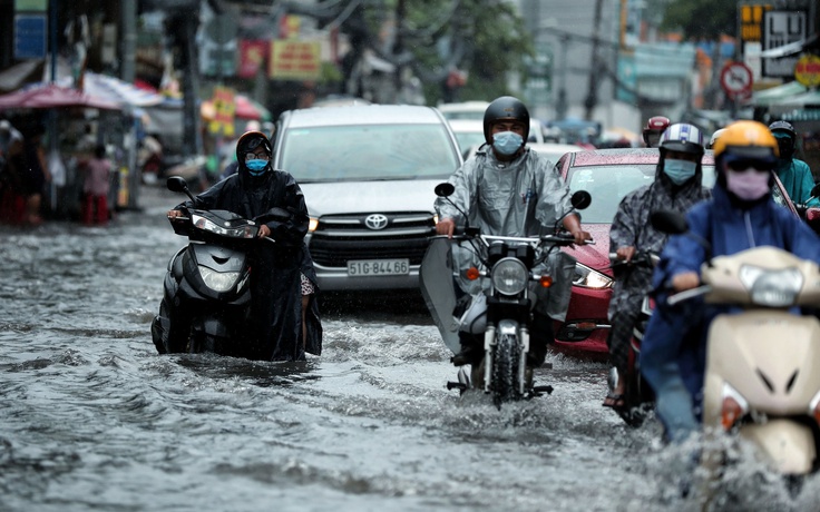 TP.HCM mưa to, khả năng ngập cục bộ, gió giật nguy hiểm