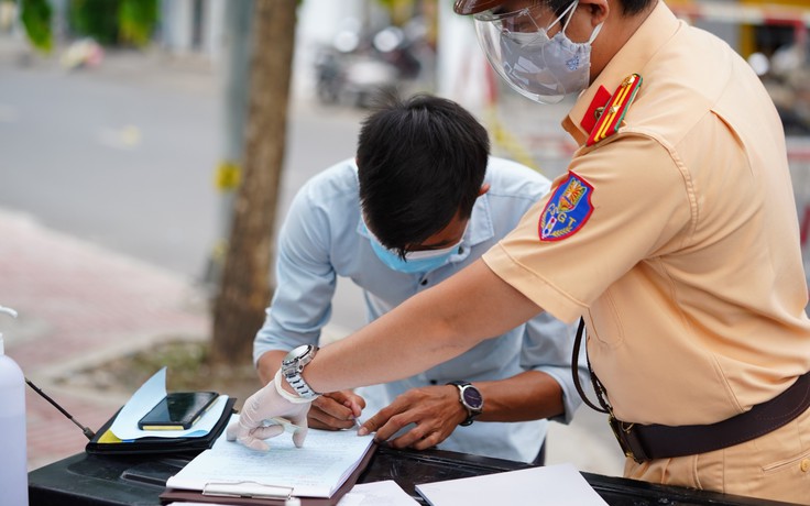 Thanh niên ra đường vì công ty yêu cầu, bị CSGT phạt 2 triệu vì 'không cần thiết'