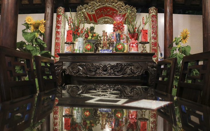 Tập tục ngày Tết người Việt: Tỉa chân nhang, lau dọn bàn thờ thế nào?