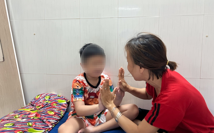 Trẻ tự kỉ ở Việt Nam liên tục tăng: Cha mẹ cần làm gì?