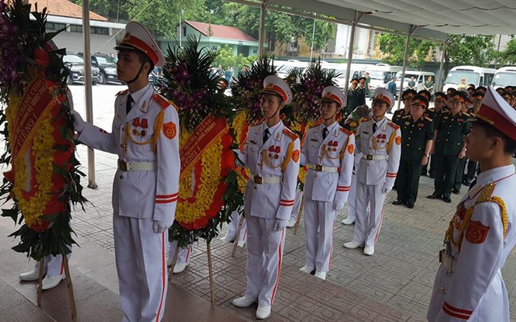 Tổng Bí thư Nguyễn Phú Trọng đến viếng các chiến sĩ tổ bay CASA-212