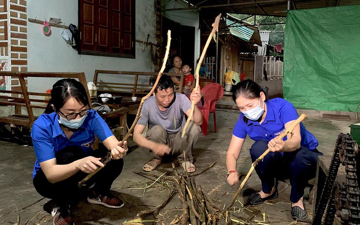 Người trẻ vào bản “ba cùng” với những hoàn cảnh khó khăn