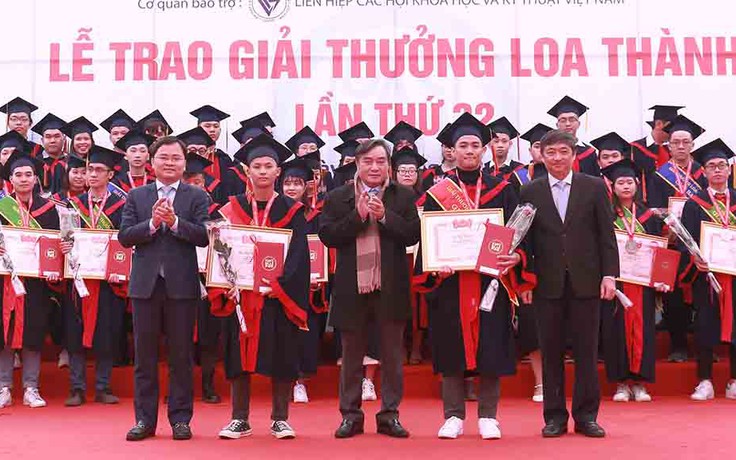 Hai đồ án tốt nghiệp xuất sắc của sinh viên đạt giải nhất giải thưởng Loa Thành