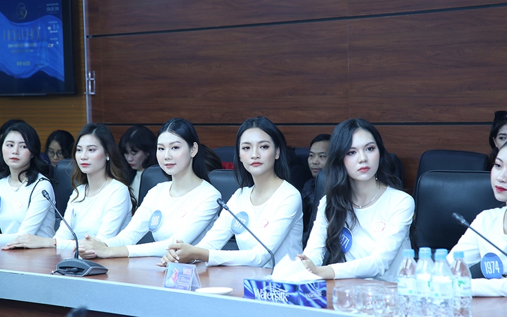 Dàn nữ sinh khoe sắc tại họp báo về Hoa khôi sinh viên Việt Nam 2020