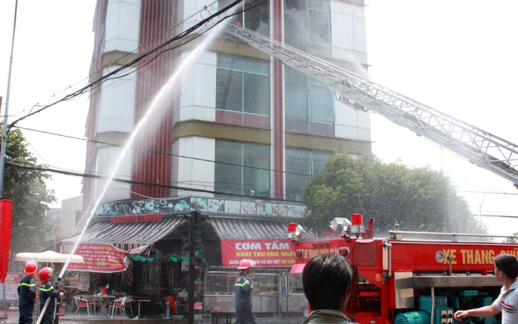 Hỏa hoạn thiêu rụi tầng 4 tòa nhà bán cà phê