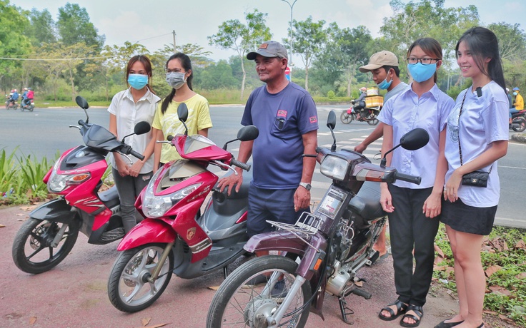 Minh ‘cô đơn’ nhận xe ba gác mới từ nàng thơ 'nghĩa hiệp': 'Tôi không cô đơn chút nào'