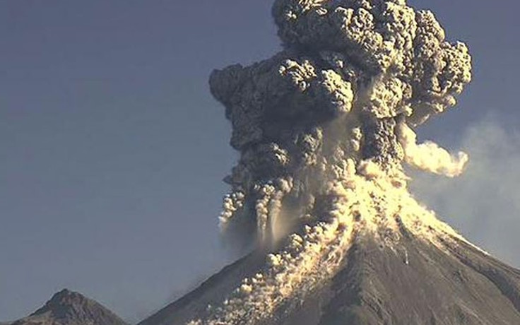 Kinh hoàng núi lửa phun ở Mexico