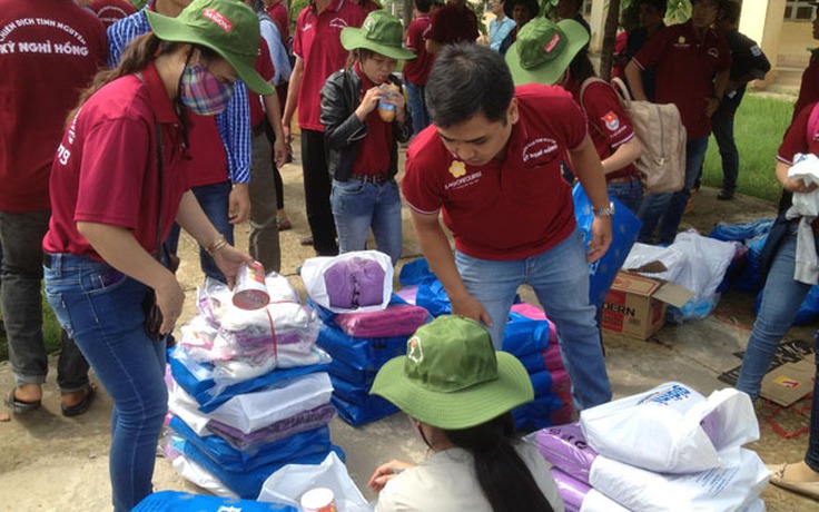 Thanh niên tình nguyện giúp dân vùng biên giới Campuchia