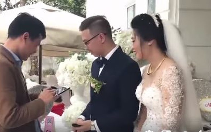 Nóng trên mạng xã hội: Tranh cãi về 'đám cưới quẹt thẻ'
