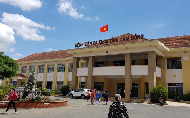 Nửa đêm mổ khẩn cứu sống chàng trai bị đâm thấu ngực