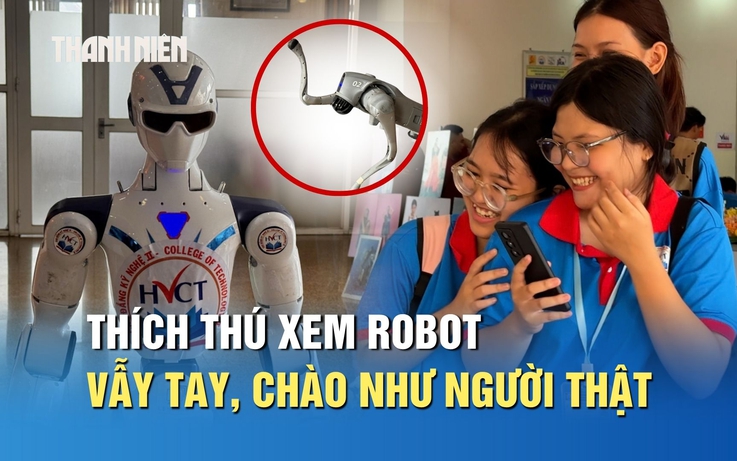 Thích thú xem robot chó Unitree bắt tay, robot hình người vẫy chào, ôm sinh viên