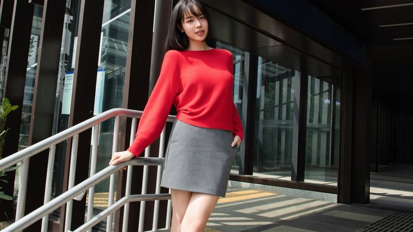 Giày Mary Jane sánh đôi tất cao cổ mang đậm nét retro