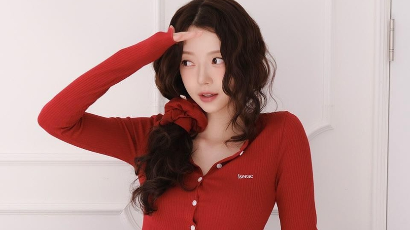 Chỉ với hai gam màu đỏ - trắng, mặc sao để không lỗi mốt