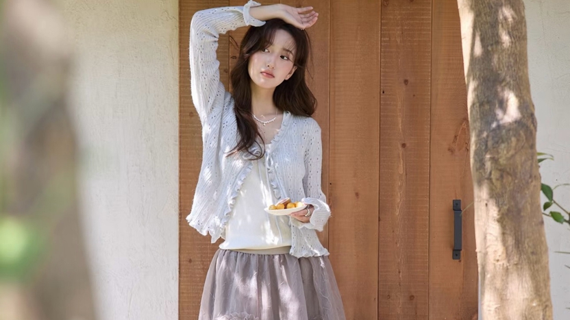 Áo cardigan tạo nét duyên dáng cho ngày se lạnh