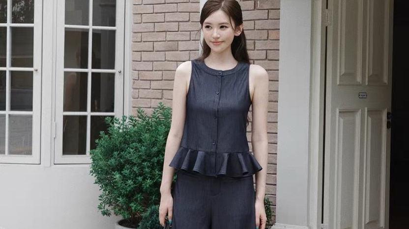Từ món đồ tối giản đến biểu tượng sang chảnh với áo sát nách