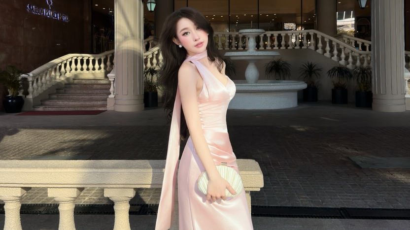 Tôn dáng tinh tế với đầm lụa