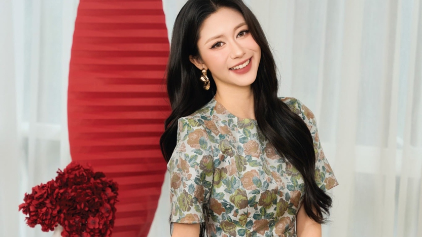 Đầu xuân, nàng diện váy dài thanh lịch xuống phố