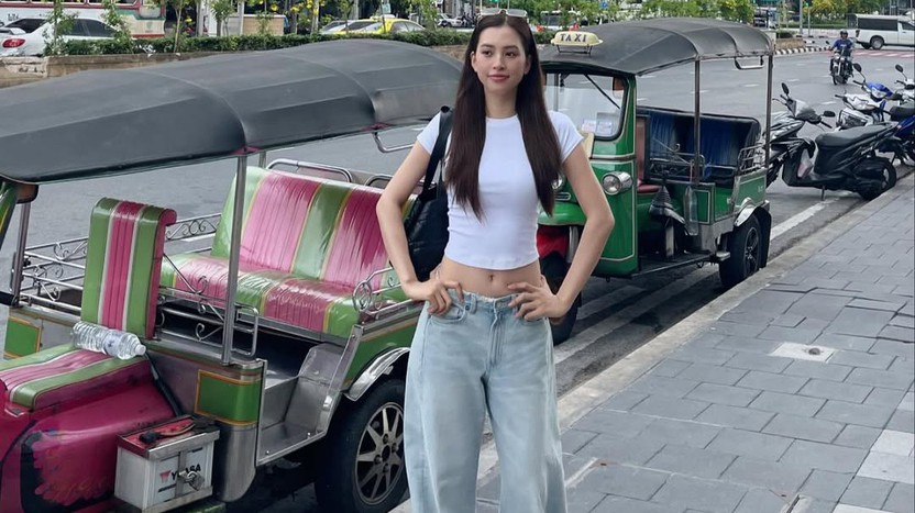 Quần cạp thấp đang đánh dấu sự trở lại đầy cuốn hút của tinh thần Y2K