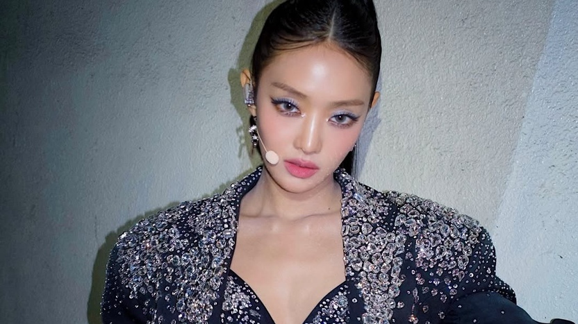 Trang phục đính đá chiếm trọn sự thu hút trong đêm tiệc