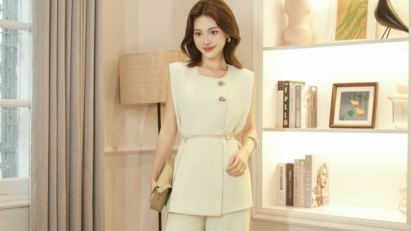 Trang phục thắt dây eo tôn lên vòng 2 thanh thoát