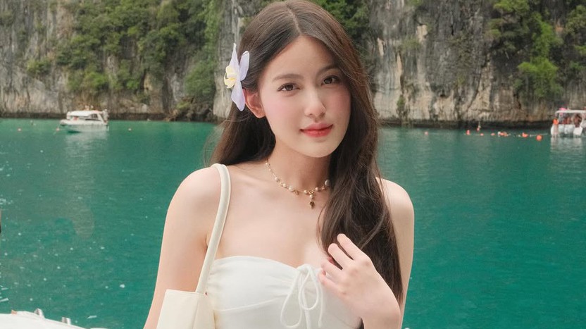 Nâng tầm thần thái với set áo váy tone sur tone sành điệu