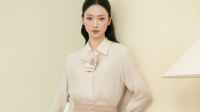 Tủ đồ của nàng công sở không thể thiếu áo sơ mi lụa trắng