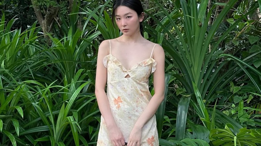 Nàng thêm rạng rỡ khi diện trang phục họa tiết hoa xuống phố